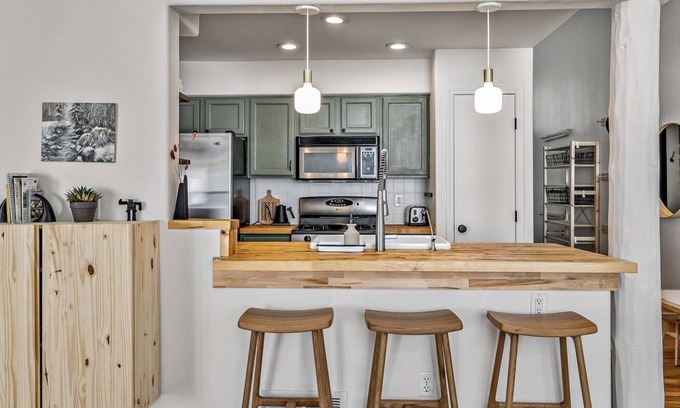 Edwards House | BEAVER CREEK/AVON - Designer House - walk to town, 5 min to ski, bike, hike