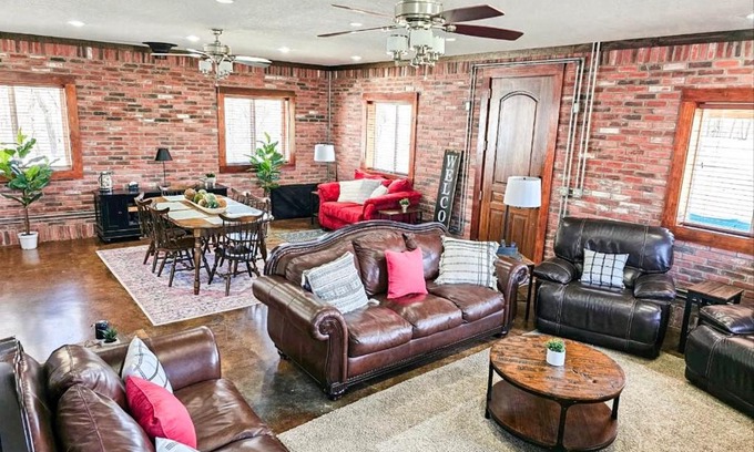 Lowell House | Beaver Lake Hideaway