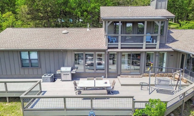 Lowell House | Beaver Lake Oasis | Backyard Lake Access | 6 beds