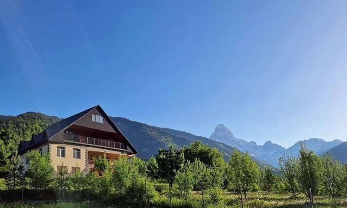Bagvdanari House | Becho House