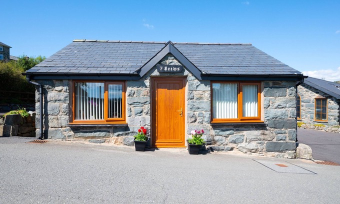 Trawsfynydd House | Becws Clyd - One Bedroom House, Sleeps 2