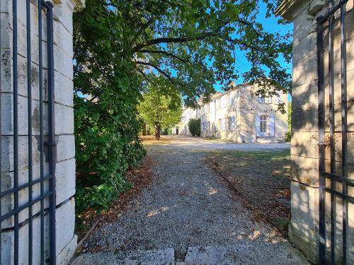 Magnac-sur-Touvre Bed & Breakfast | Bed and breakfast ∙ 2 guests