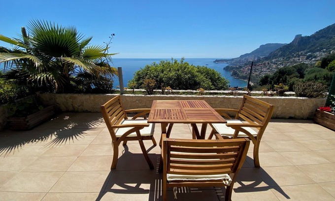 Old Town Bed & Breakfast | Bed and breakfast with enchanting views of the sea and Monaco