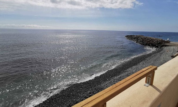 Pozo Izquierda House | Bed and Breakfast by the Sea
