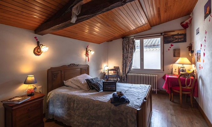 Puycasquier Bed & Breakfast | Bed and Breakfast 'Dame De Coeur' with Shared Terrace, Private Garden and Wi-Fi