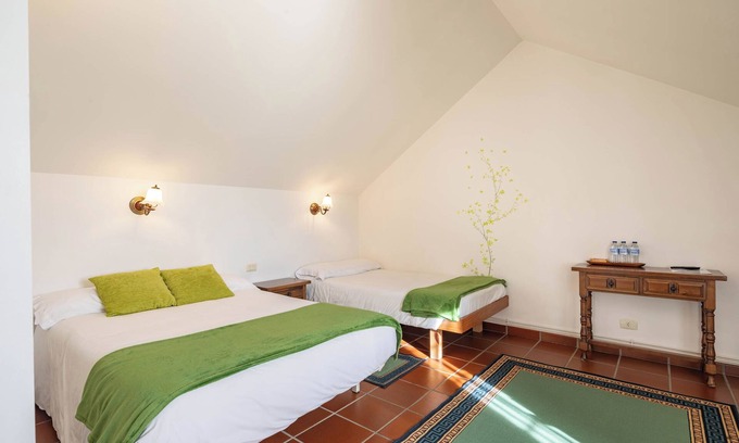 Areas Bed & Breakfast | Bed and Breakfast 'Habitación Triple 3' with Mountain View, Shared Pool and Wi-Fi