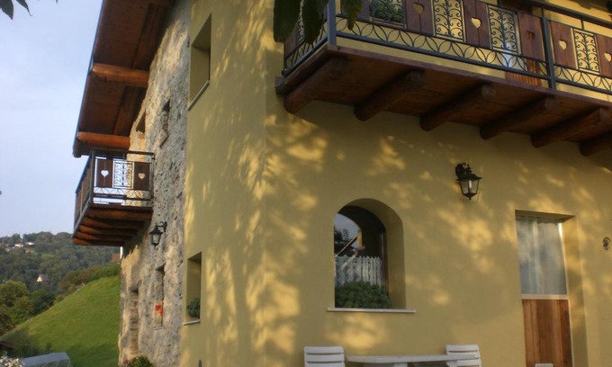Cene Bed & Breakfast | Bed And Breakfast Montino