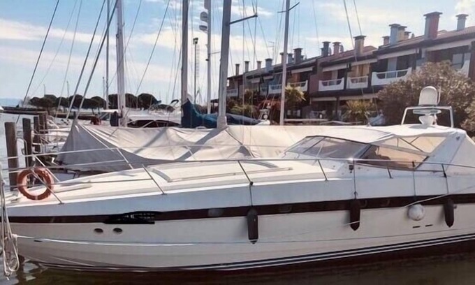 Aprilia Marittima Boat Rental | Bed & boat Lignano