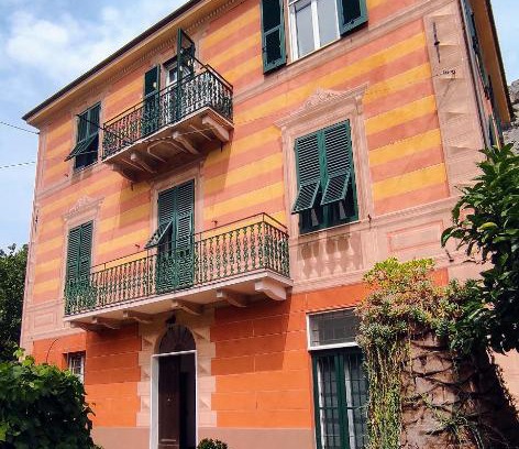 Finale Ligure Apartment | Bed on the Rocks