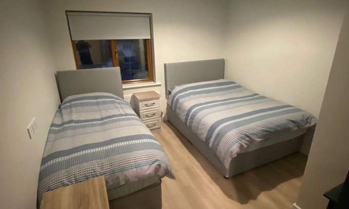Dromod House | Bedroom 4, triple room with shared bathroom