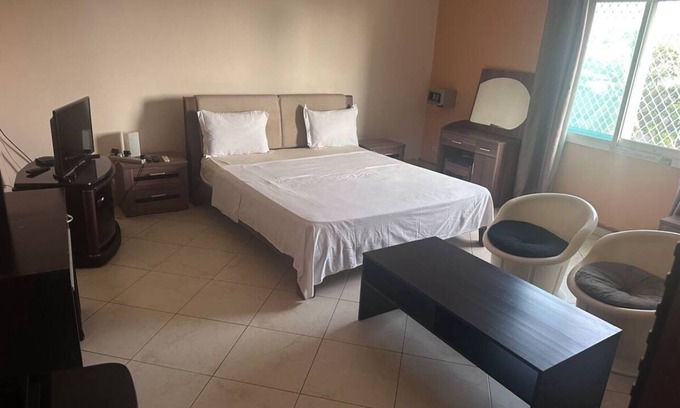 Moroni Hotel | Bedroom located at city center