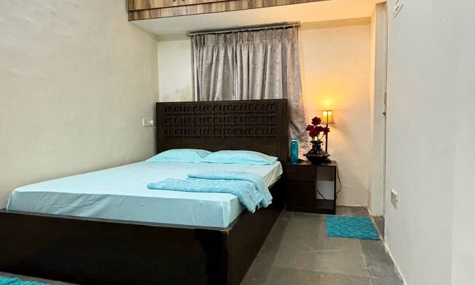 Mylapore Apartment | Bedroom with Kitchen & Attached Bathroom in Heart of Chennai – AC & WiFi.