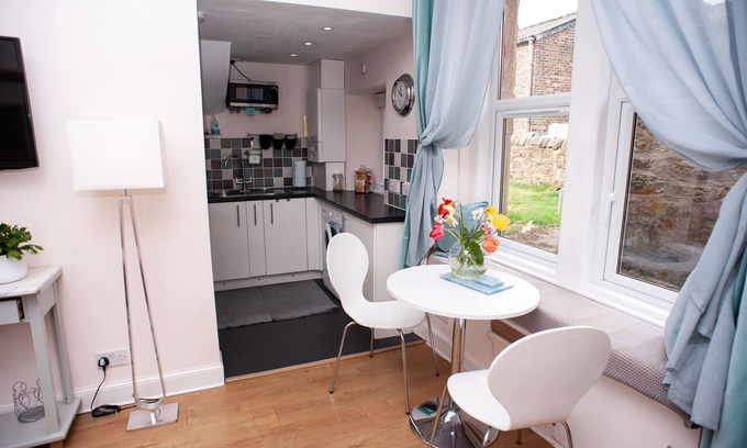 Cupar Apartment | Bee's Townhouse Apartment
