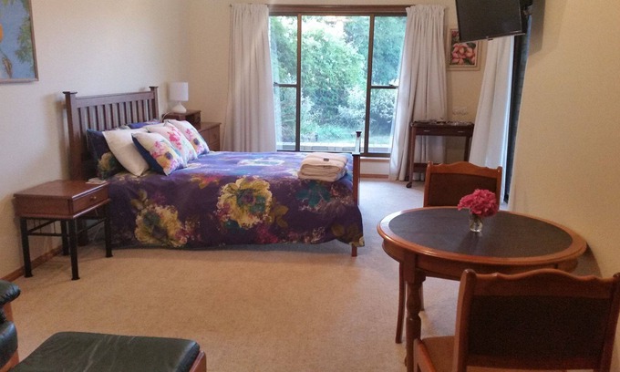 Orford House | Beezneez B&B - beautiful garden setting