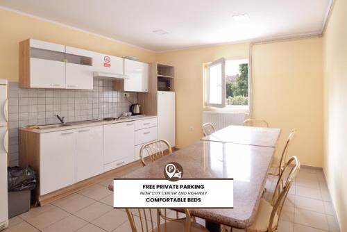 Center House | Beg Rooms