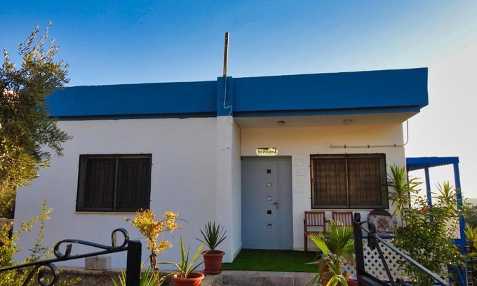 Umm Qais Bed & Breakfast | Beit Philodemus