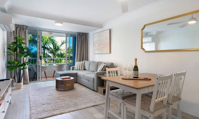 Mermaid Beach Apartment | Bel Air Modern 1 Bedroom Apartment - CoastHM