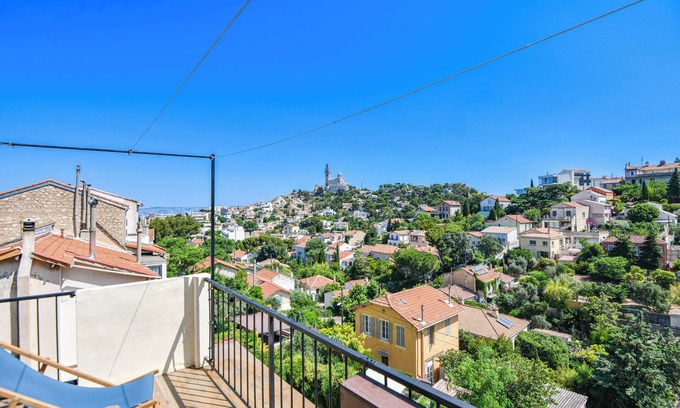 Roucas-Blanc Apartment | Bel appart avec terrasse et vue sur Notre-Dame
