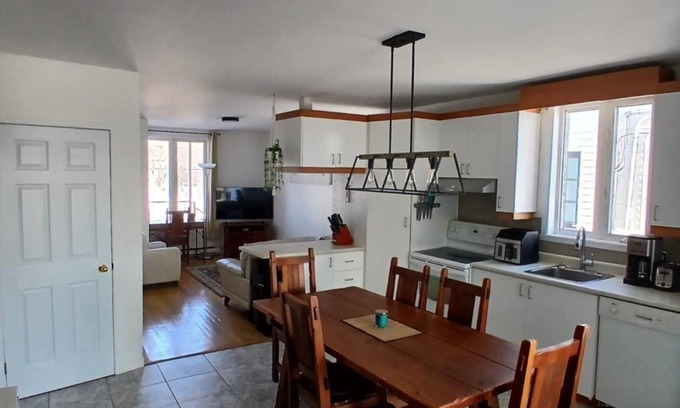 Quartier 4-6 Apartment | Bel appartement 3 chambres. À quelques minutes du centre-ville!