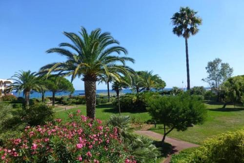 Villeneuve Loubet Beach Apartment | bel Appartement les pieds dans l'eau