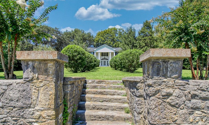 Goodlettsville House | Bella Rose Estate - romantic luxury honeymoon destination near downtown