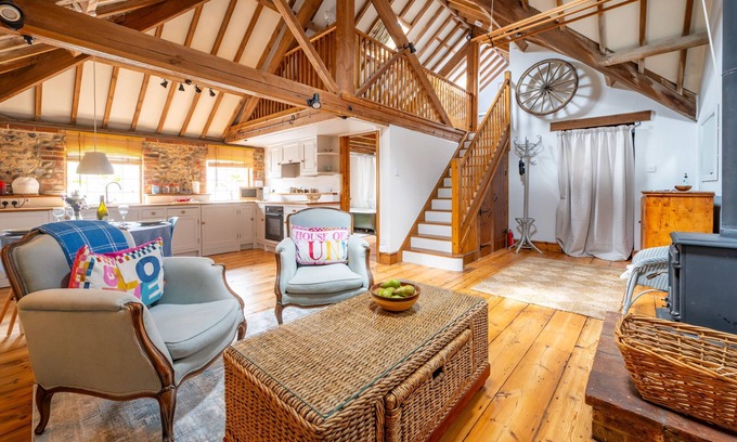 Weybourne House | Bella's Barn by Big Skies Cottages