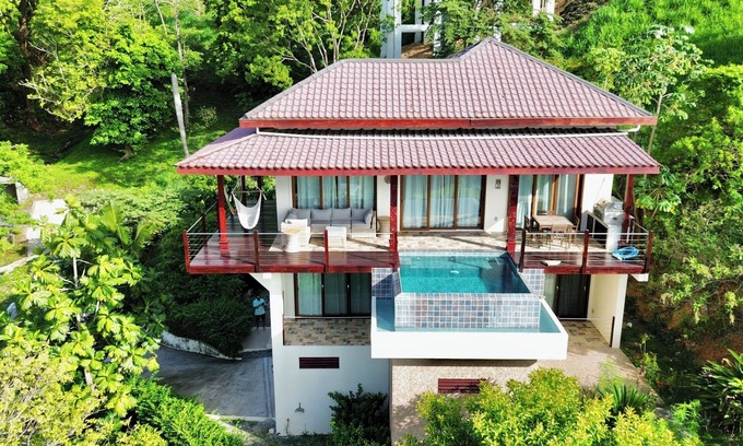 Pristine Bay House | Bella Vista @ Coral Views, French Harbor