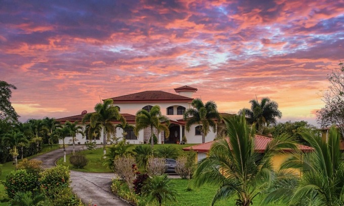 Garabito House | Bella Vista Private Resort, Perfect for Weddings, 9 bedrooms, Sleeps 24