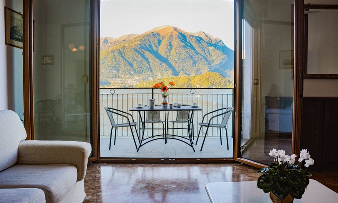 Lezzeno Apartment | Bellagio Villas - Turandot with frontlake patio and direct access to the Lake