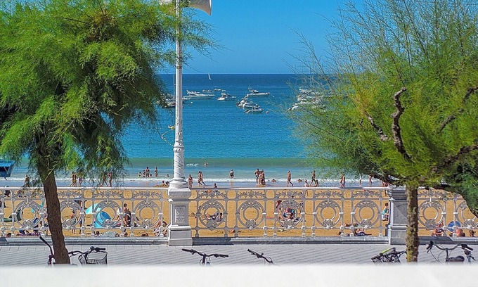 San Sebastian Centro Apartment | Belle Epoque on the Seafront. SPECIAL MEASURES