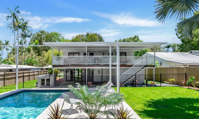 Clifton Beach House | Belle Escapes Endeavour To Impress