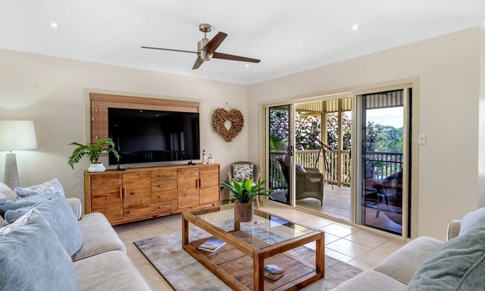 Redlynch House | Belle Escapes Waterfall Crossing