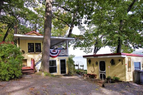 Valois House | Belle's Buttercup