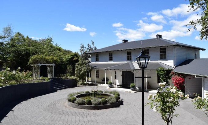 Acacia Bay Bed & Breakfast | Bellevue Boutique Lodge