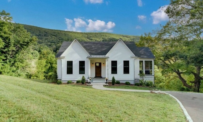 Hot Springs House | Bellview Cottage - MOUNTAIN HOUSE VACATION RENTAL