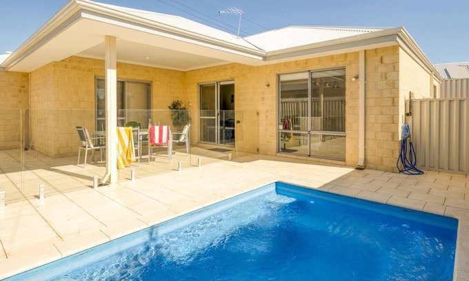 Belmont Villa | Belmont Beauty Relaxing Poolside Stay for Families