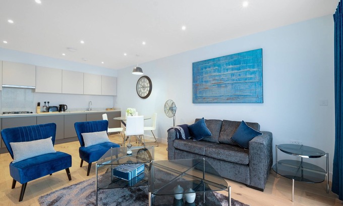 Belmont Apartment | Belmore 2 Bedroom Luxury Apt. with Parking in Stanmore, North West London - 21