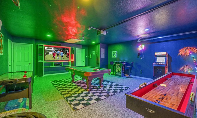 Belton House | Belton Lakeview | Game Room | Hot Tub | Fireplace