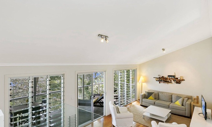 Pretty Beach House | 'Belvidere Cottage' by Accom Holidays