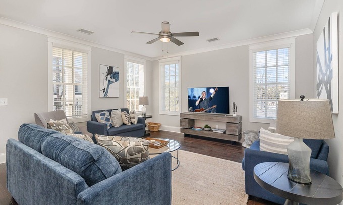 West End House | Belwood Manor-Across from Parthenon-5 Min Broadway