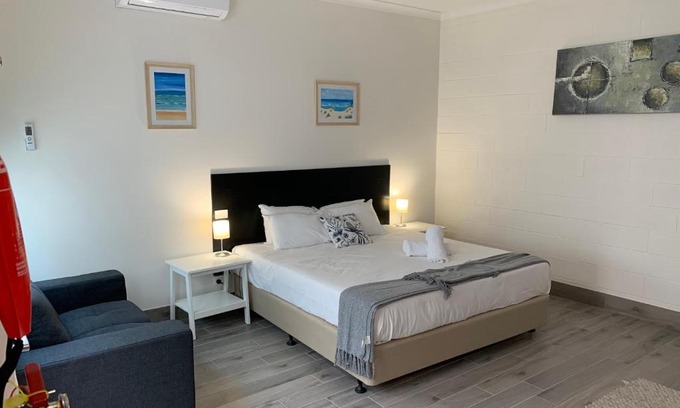 Golden Square Hotel | BENDIGO HIGH ST MOTEL - KING Beds