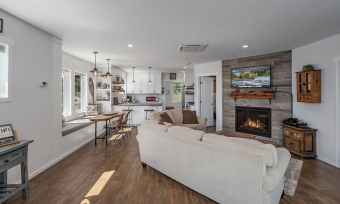 Leavenworth Cottage | Berg Haus- Close to Town, Hot Tub, Wi-Fi, Views