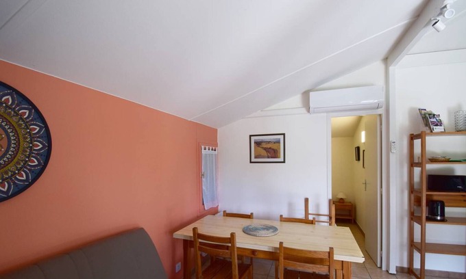 Le Mas-dAgenais Ski Chalet | Bergeronnette - Village de 10 gîtes, style chalets en pin