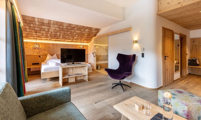 Haus House | "Bergquell" suite, separate WC and bath/shower (from 7 nights) - Nature and wellness hotel