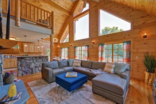 Great Barrington House | Berkshire Vacation Rentals: Great Barrington Cabin Sleeps 14 Walk To Town