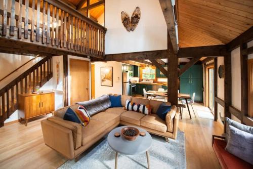 Tyringham House | Berkshire Vacation Rentals: Stonebridge Cabin: Modern Amenities Enjoy Nature
