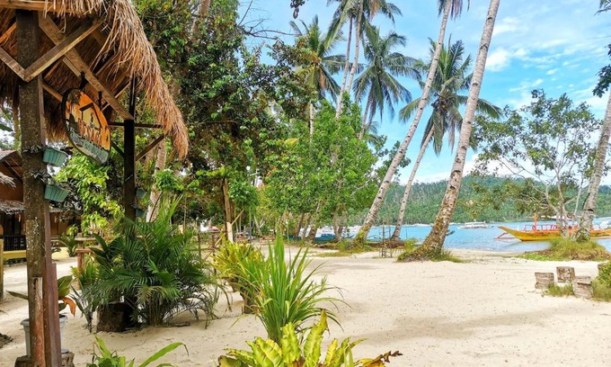Port Barton Bed & Breakfast | Besaga Beachfront B&B - Port Barton