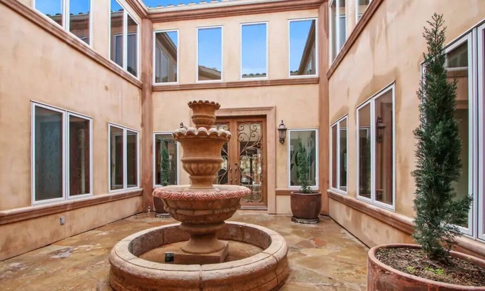 Newport Beach House | Bespoke Bookings on Cliff