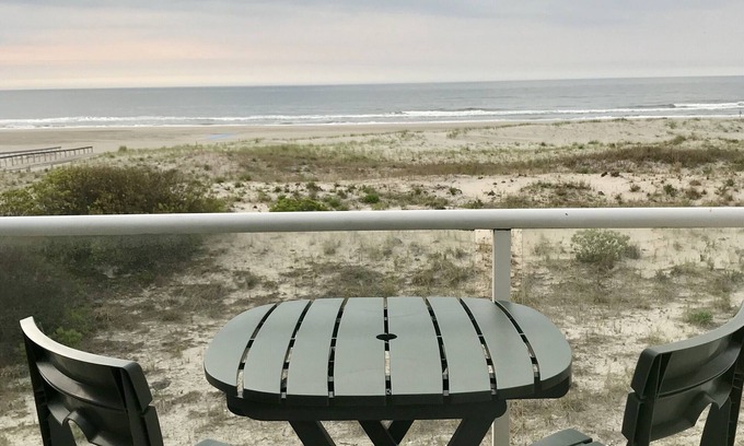 Gold Coast House | Best Beachfront - Expansive OCEAN VIEWS Perfect location! 2 decks & large patio