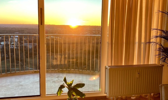 Antonsviertel Apartment | Best Butler Skyline Lodge City Apartment Netflix
